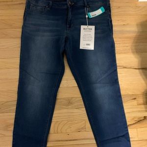 1822 Butter jeans. Dark with fade wash NWT
